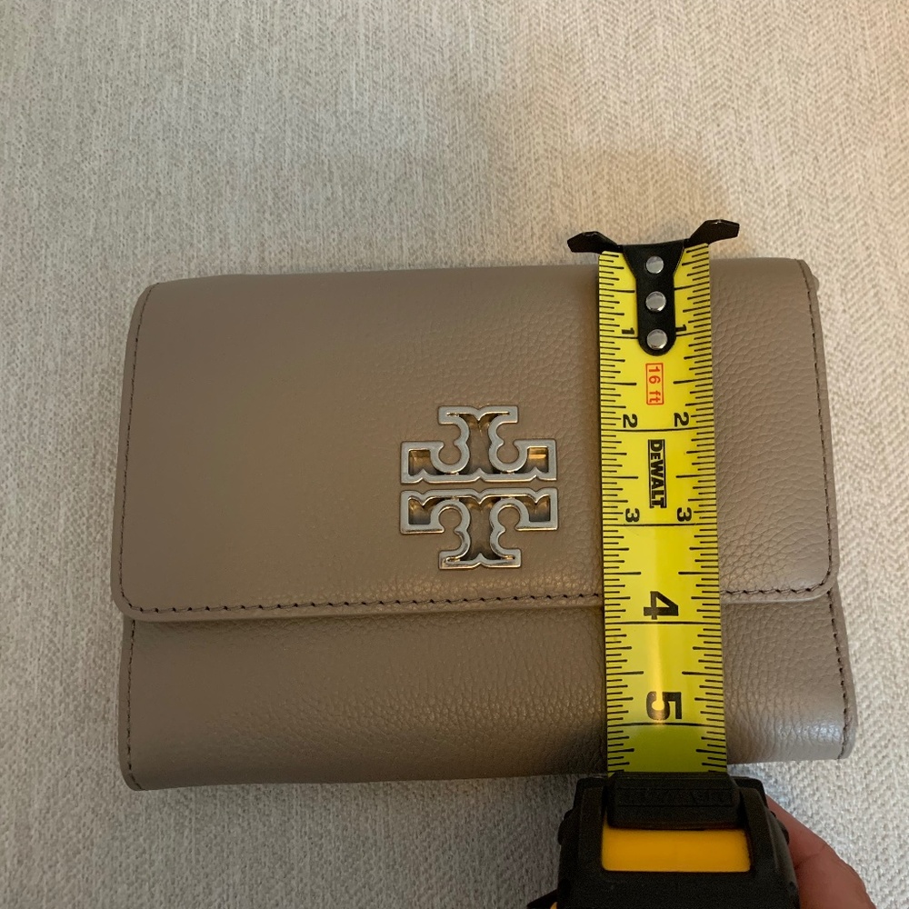 Tory Burch Britten Chain Wallet - Picture 13 of 16